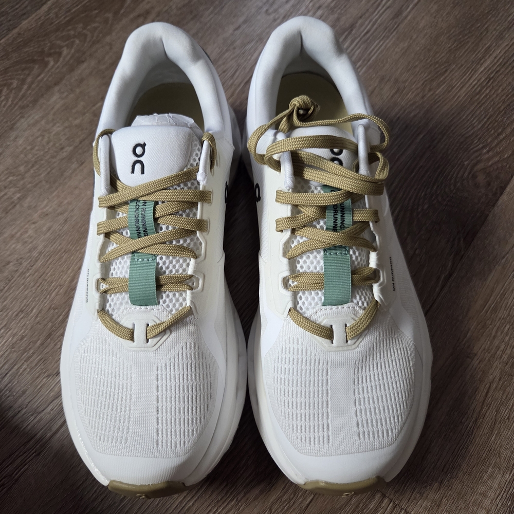 On Running Women's White and Green Athletic Shoes Size 8W NWB